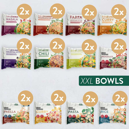 Produktübersicht des XXL Bowls Pakets mit jeweils 2 Packungen der Sorten: Vegan Tikka Masala, Kichererbsen Toskanische Art, Fajita Mexican Style, Kurkuma Curry, Ras el Hanout Oriental Style, Gemüse Chili, Bowl Exotic Style, High Protein Noodles, Paella Surf & Turf, Curry Mango, Pasta Cheesy Spinat und Rice Tasty Bowl. Beschriftet mit „XXL BOWLS“.