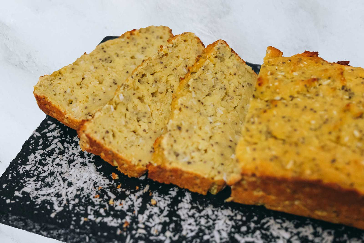 Kokos-Mandel-Kuchen mit Skyr Drink Maracuja