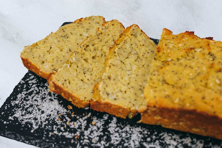 Kokos-Mandel-Kuchen mit Skyr Drink Maracuja