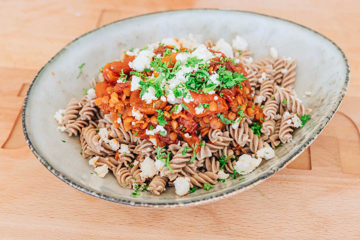 Low Carb High Protein Pasta mit Linsenbolognese