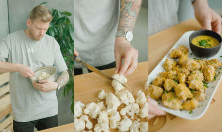 Drei Schritte der Zubereitung von veganen Blumenkohl Wings: Ein Mann bereitet Blumenkohl in einer Schüssel vor, schneidet ihn auf einem Holzbrett und präsentiert die fertig panierten Blumenkohl Wings neben einem Honig-Senf-Dip auf einem Teller.