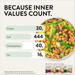 Vegane Bowl mit Kichererbsen, Gemüse und Reis zeigt ausgewogene Nährwerte zum Abnehmen. Text im Bild lautet "BECAUSE INNER VALUES COUNT. Protein 30 g kcal 444 Carbohydrates 40 g Fat 16 g".