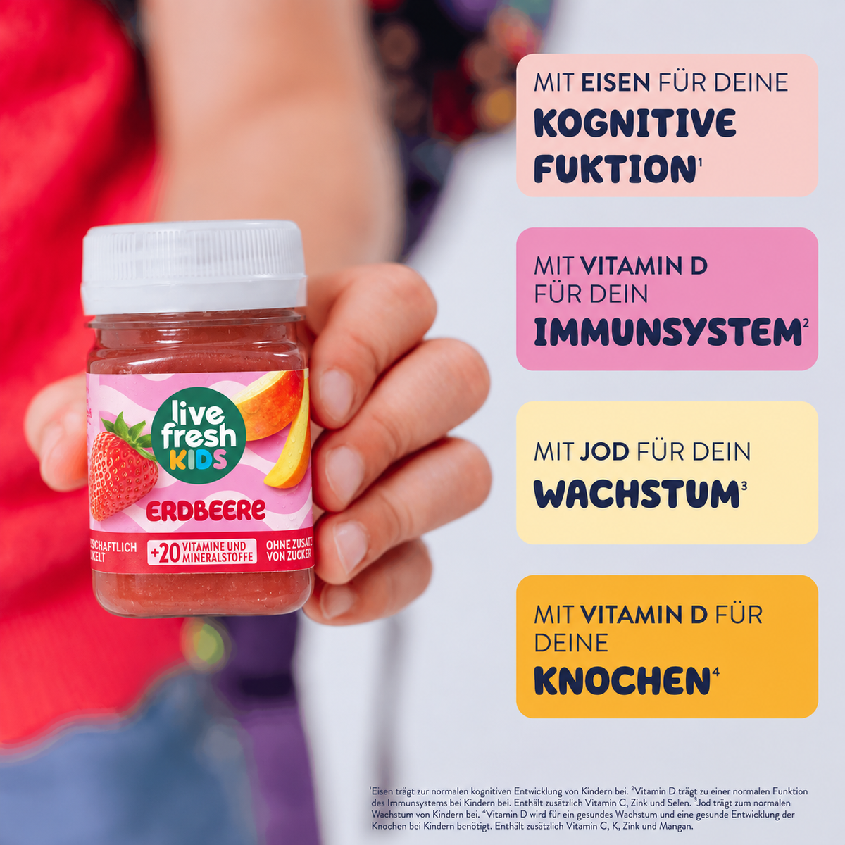 LiveFresh Kids Erdbeere Drink mit rosa Etikett und Erdbeer-Motiv in einer Hand gehalten. Rechts daneben stehen vier farbige Infoboxen mit Hinweisen zu Eisen, Vitamin D und Jod für kognitive Funktion, Immunsystem, Wachstum und Knochen.
