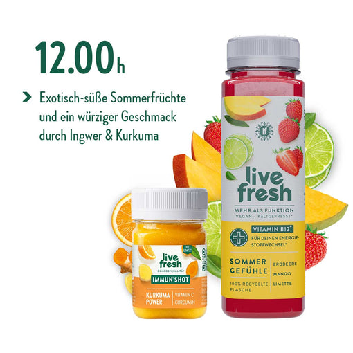 Mittagsportion der Saftkur um 12.00 Uhr mit Live Fresh Sommer Gefühle und Kurkuma Power Immun Shot vor Mango Erdbeeren Limetten und Orangen. Der Text lautet 