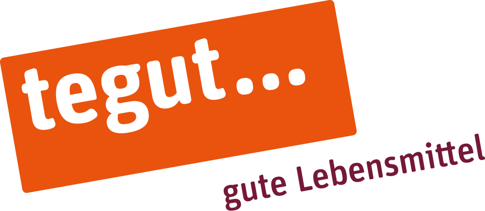 Orangefarbenes Logo mit weißem Schriftzug "tegut..." und dem Zusatz "gute Lebensmittel". Deutsche Supermarkt Marke im Einzelhandel.